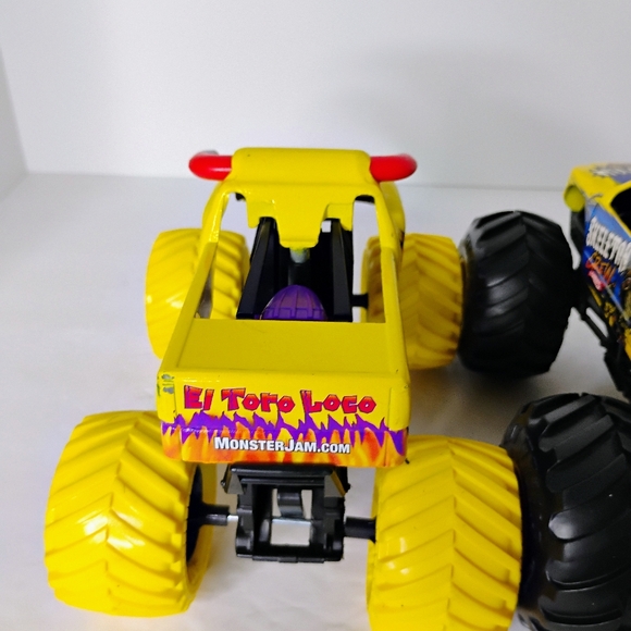 Monster Jam El Toro Loco 5”x7” Diecast Monster Truck And Skeleton Crew Monster - Picture 6 of 8